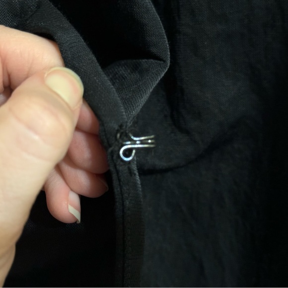 Elizabeth and James Essential Crepe Blazer - Size 8 - Black - Picture 7 of 12